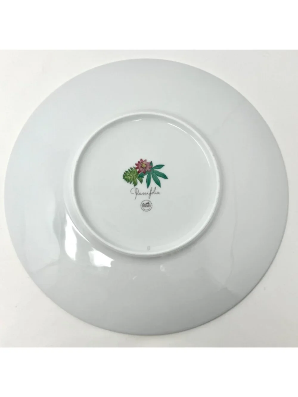 Hermes Passifolia Leaf Dinner Plates Set N1 Set of 2 (Thumbtack Stamp)